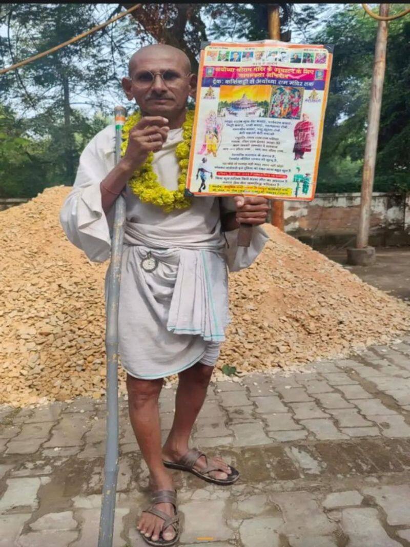 mutanna bapu from karanataka  reaching to ayodhya  after travelling 2000 kilometer on foot zkamn