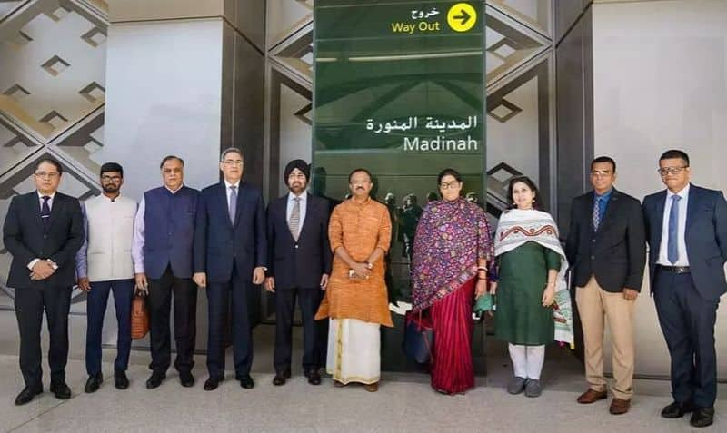 v Muraleedharan and smriti Irani visited madinah