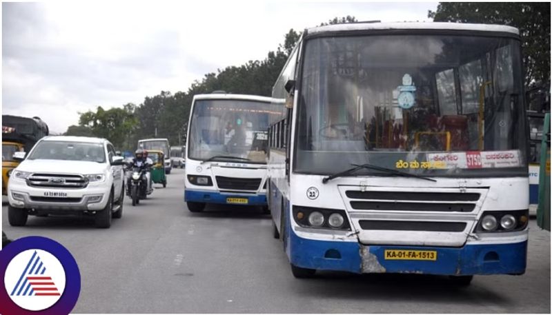 Video: Women hit each other with shoes on Bengaluru bus lns