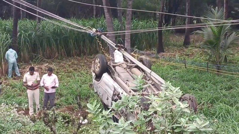 6 college students highly injured at road accident in tirupattur district vel