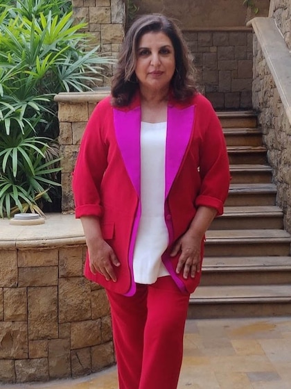 <p>फराह खान को कौन नहीं जानता। चुलबुले अंदाज और डांस कोरियोग्राफी से वह दशकों से बॉलीवुड में राज कर रही हैं। रिपोर्ट्स बताती हैं की वह इंडस्ट्री की हाईएस्ट पेड कोरियग्राफर हैं।</p>
