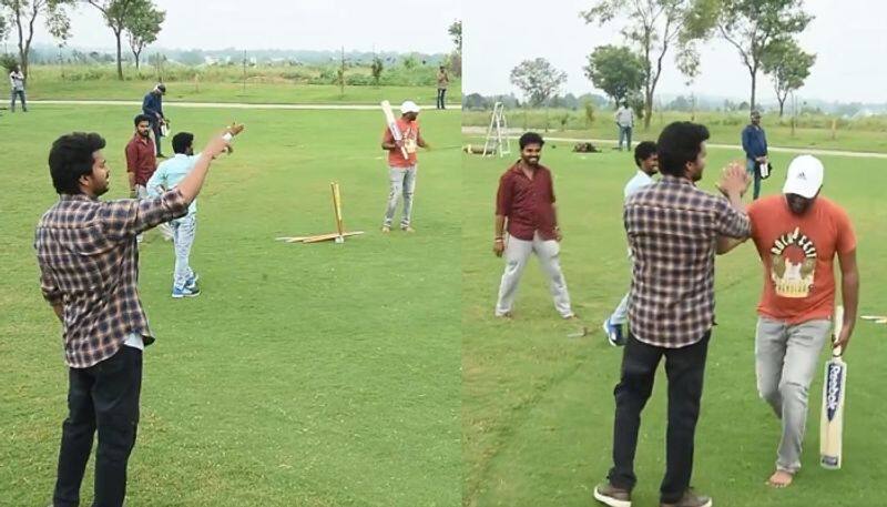 thalapathy vijay playing cricket while shooting varisu with yogi babu and others viral video nsn