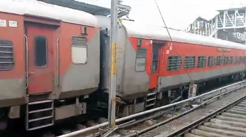 Charminar Express derails at the train station in Nampally-rag