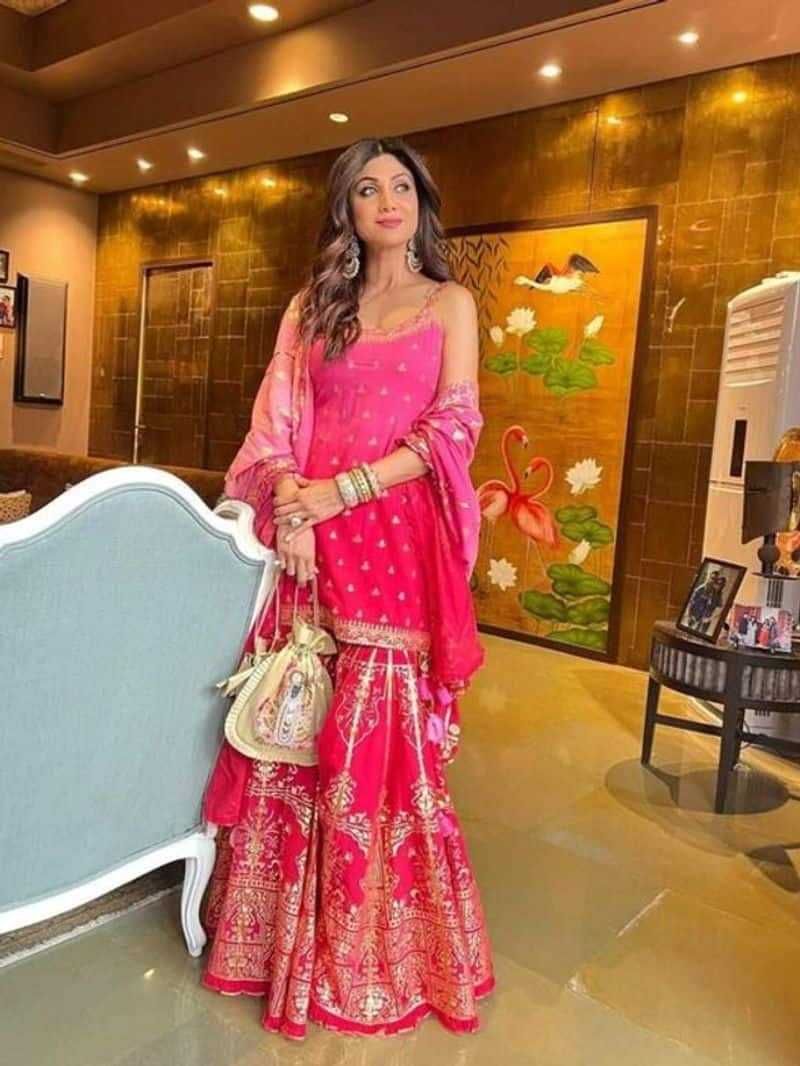 shilpa shetty 10 outfit for lohri zkamn