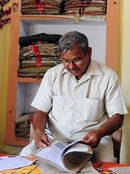 <p>लाल बिहारी को 1976 सरकारी कागजों में मरा हुआ मान लिया गया था। उनकी संपत्ति चचेरे भाइयों के नाम दर्ज हो गई।</p>
