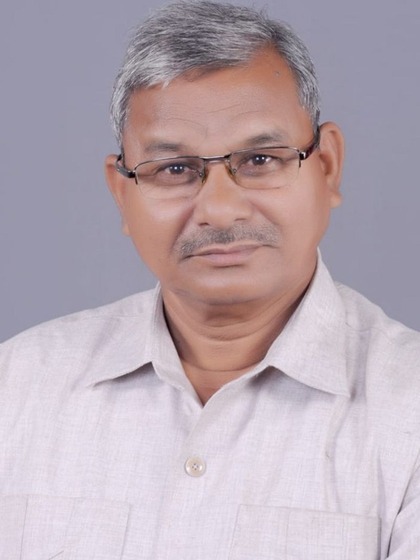 <p>आजमगढ़ के मुबारकपुर स्थित अमिलो गांव निवासी लाल बिहारी 'मृतक' ने कागज पर खुद को जिंदा करने की 40 वर्षों तक लड़ाई लड़ी।</p>
