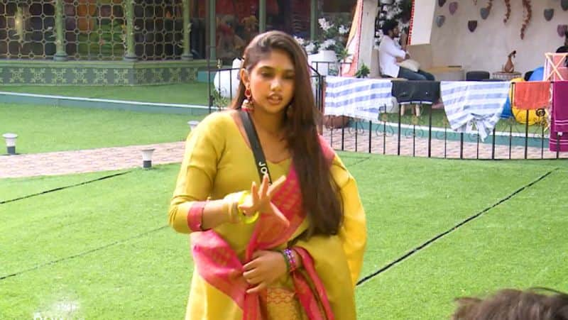 Vanitha daughter Jovika vijayakumar enter Bigg Boss House and triggered maya gan