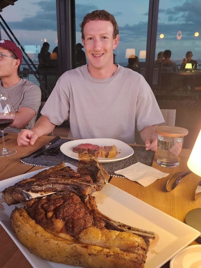 Facebook founder Mark Zuckerberg starts raising cows for beef skr