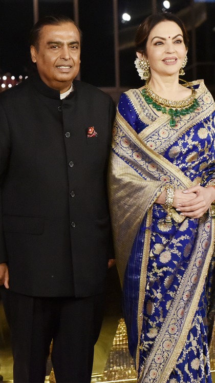 <p>मुकेश अंबानी के परिवार के अलावा उद्योगजगत से रटन टाटा और गौतम अडानी को भी न्यौता भेजा गया है। इसके अलावा कई बिजनेसमैन भी प्राण-प्रतिष्ठा कार्यक्रम में शामिल होंगे।</p>

<p> </p>
