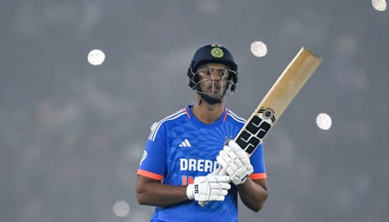 Sunil Gavaskar says  Shivam Dube making sure he is in T20 World Cup squad even if Hardik Pandya is fit KRJ