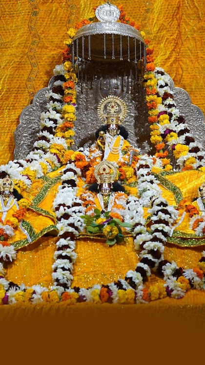 <p>शास्त्रों में देव प्रतिमा की प्राण प्रतिष्ठा के लिए विस्तृत नियम बताए गए हैं। प्राण प्रतिष्ठा से पहले उन नियमों का पालन करना होता है।</p>
