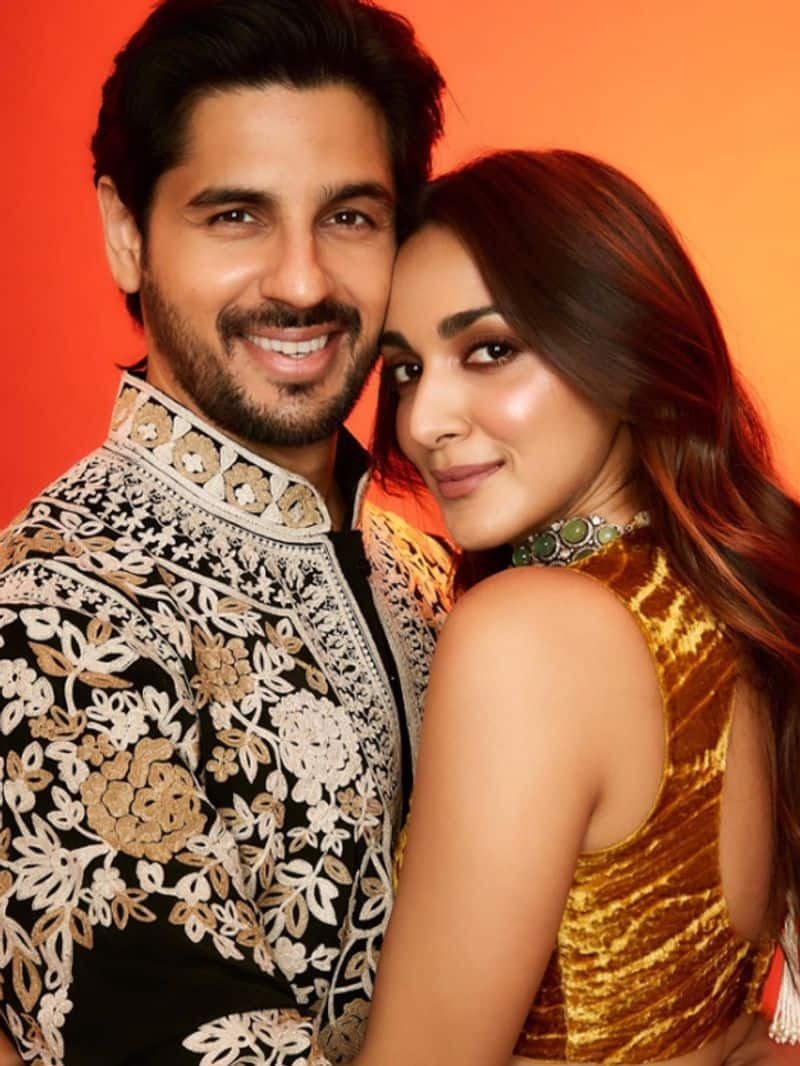 kiara advani and sidharth malhotra wedding anniversary photos know sidharth proposed kiara in rome kxa 