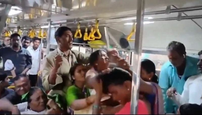 Fight again for a seat in the bus.. Women holding their hair and beating them.. Video viral..ISR