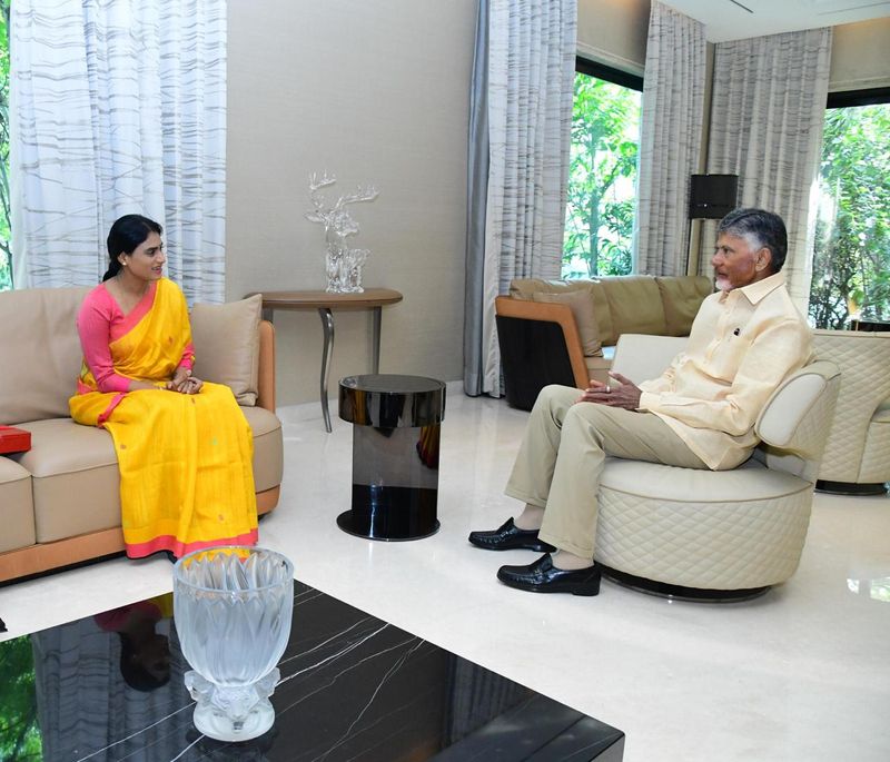 TDP Chief Nara Chandrababu had remembered  with YSR: Y.S. Sharmila lns 