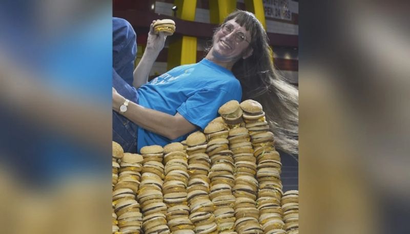 a man gets guinness world record for eating same brand burger everyday for 50 years