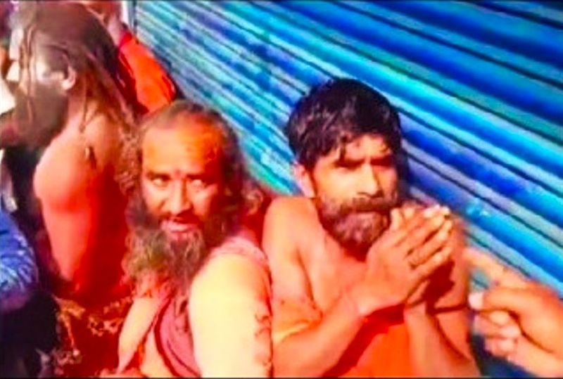 Sadhus were brutally attacked In West Bengal Assault on suspicion of being kidnappers akb