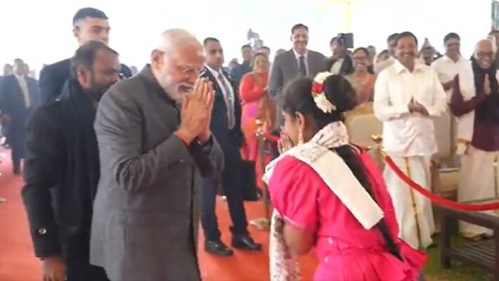 PM Modi gifts his shawl to girl during Pongal celebrations sgb