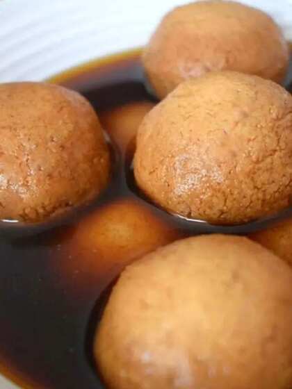 Nolen Gurer Rosogolla