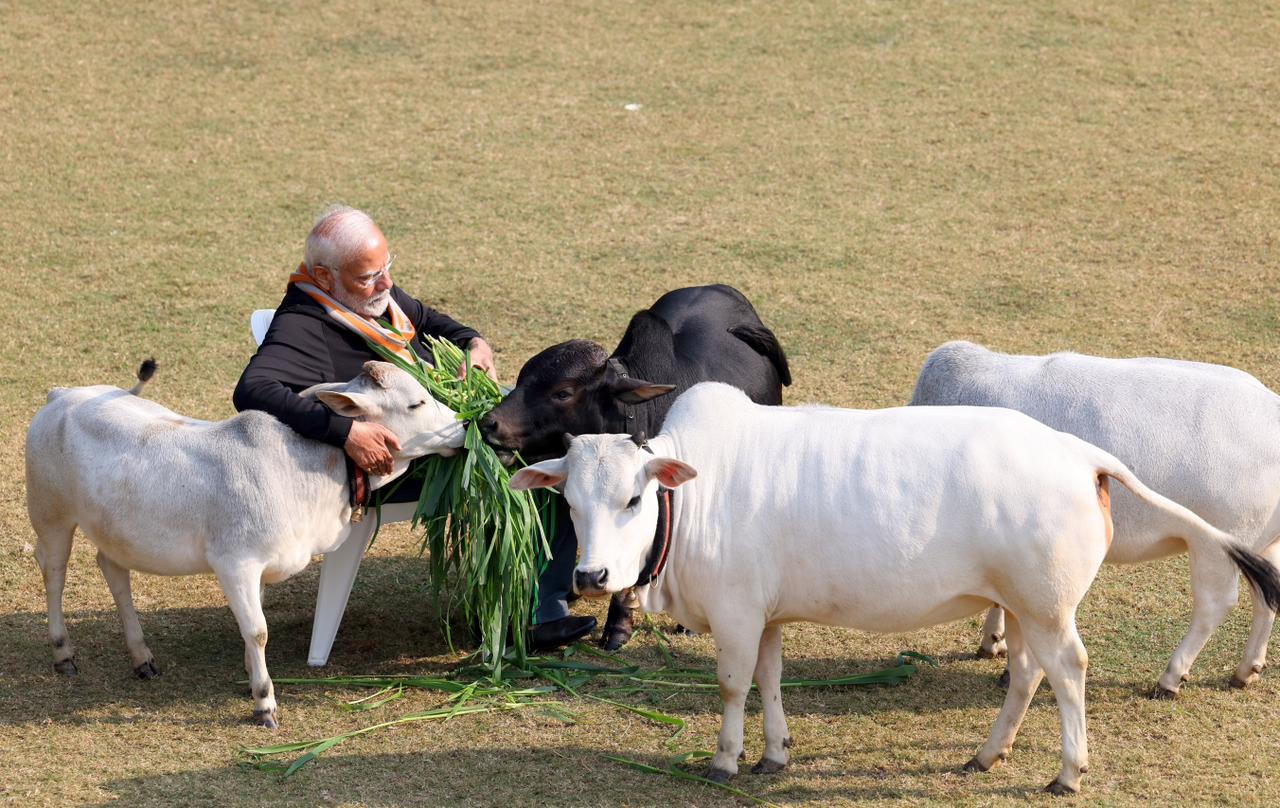 Ayodhya ram temple consecration PM modi sleeping on Floor drinking coconut Water smp