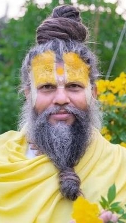 प्रेमानंद महाराज ने बताया: माता-पिता के कर्मों का संतान पर क्या असर?