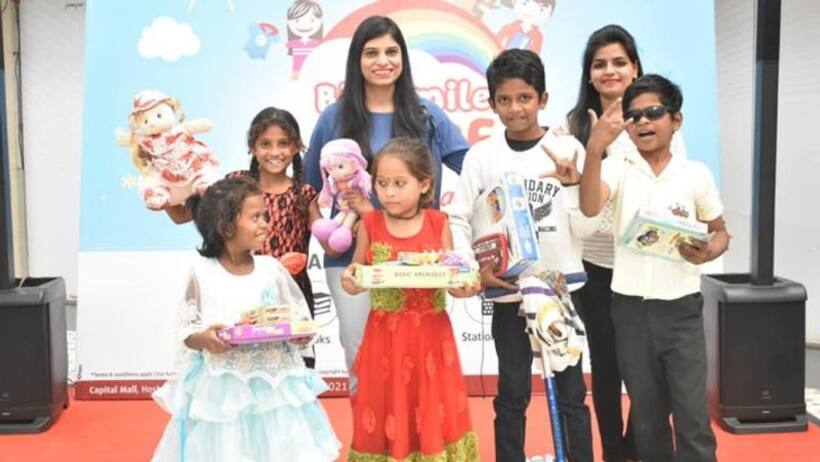 सड़क पर नशा करने वाले बच्चों की नशे की लत छुड़ाकर शिक्षा देती है माही भजनी 