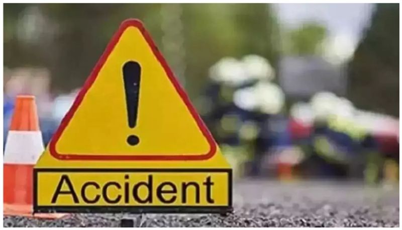 8 people killed when a truck collided with a bus near Andhra; 15 people were injured sgb