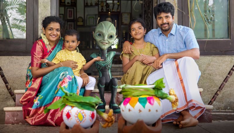 actor sivakarthikeyan celebrated his pongal with his family and ayalaan alien ans