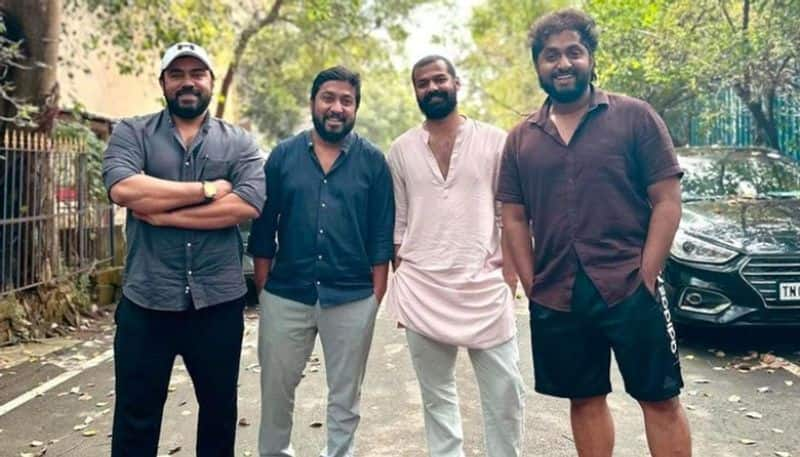 vineeth sreenivasan movie varshangalkku shesham review, pranav mohanlal, dhyan sreenivasan 