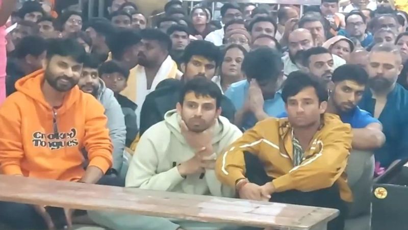 Tilak Varma, Ravi Bishnoi, Jitesh Sharma, Washington Sundar are offer Prayers at Ujjain Mahakaleshwar Temple, Bhasma Aarti rsk