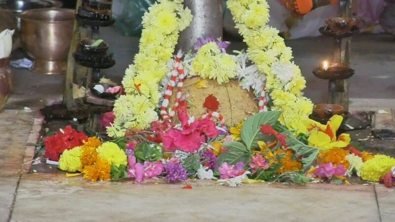 Worshiping the Sand Shiva Linga at Kodagu Valley Ramalingeshwar Temple gvd