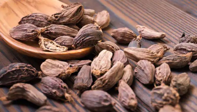 Amazing health benefits of consuming Cardamom