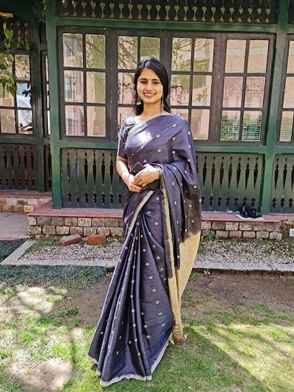 <p>इंजीनियरिंग के बाद विशाखा ने नौकरी की। बेंगलुरु में सिस्को में 2 साल तक काम किया।</p>
