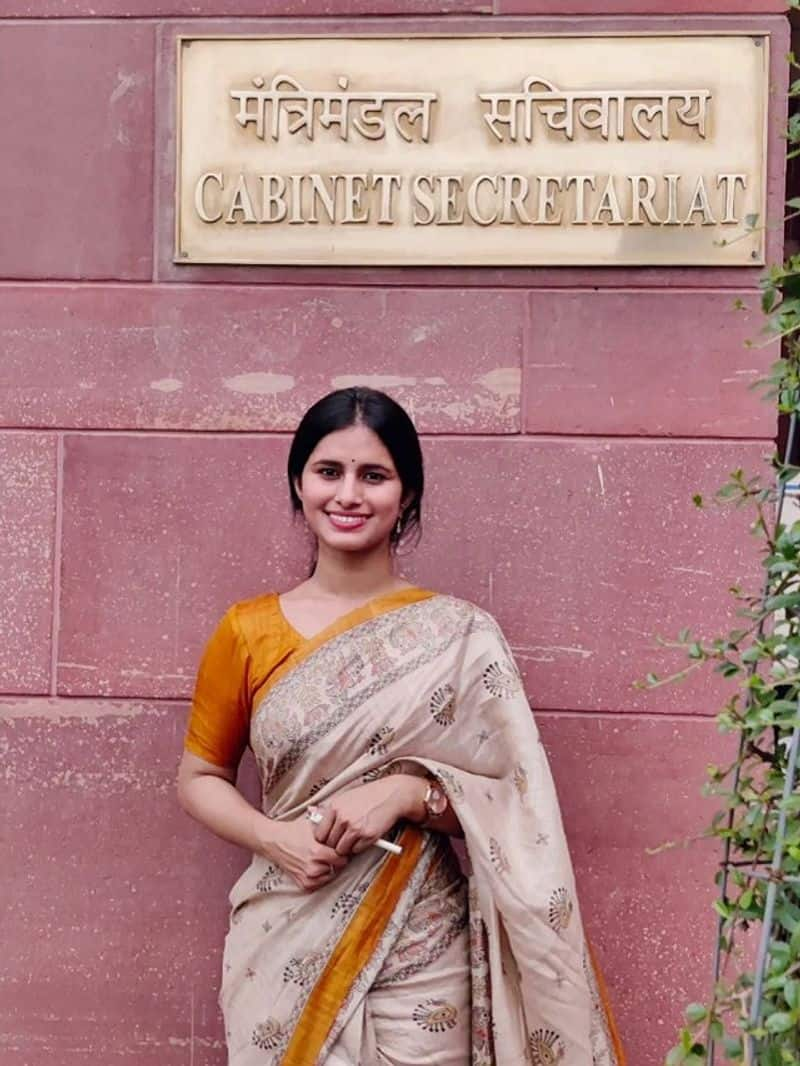 Vishakha Yadav From an Engineering Job to Becoming an IAS officer success-story-ias-vishakha-yadav iwh