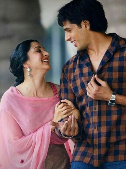 <p>फैंस यह जानने के लिए एक्साइटेड रहते हैं‌‌ कि कियारा और सिद्धार्थ की लव स्टोरी कैसे शुरू हुई तो बता दें दोनों पहली बार लस्ट स्टोरी के सेट पर मिले थे जहां से दोस्ती की शुरुआत हुई।</p>
