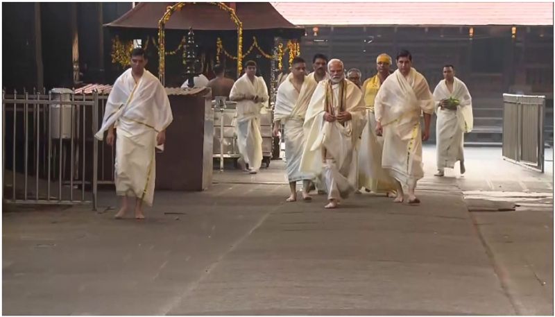 PM Modi Offers Prayers At Lord Krishna Temple In Kerala's Guruvayur lns