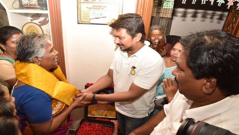 Udhayanidhi stalin meets Madurai pooranam ammal who donated her property to govt school smp