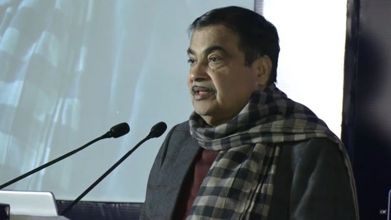 bjp leader Nitin Gadkari says that he was offered Prime minister post by some leaders, but he declined