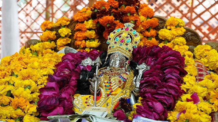 Ram Lalla idol entered inside sanctum sanctorum  in Ayodhya - bsb