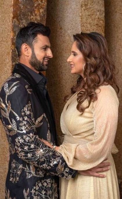 <p>तलाक के बाद सानिया गुजारा भत्ता की हकदार हैं। शोएब 232 करोड़ की संपत्ति के मालिक हैं। ऐसे में ये तलाक भी दुनिया के सबसे महंगे तलाकों में शामिल होगा। <br />
 </p>

