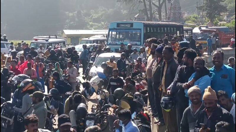 9 years old child sexually abused in nilgiris district public road protest against accused vel