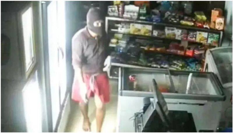 theft in ponnani shops and temple police reaction joy