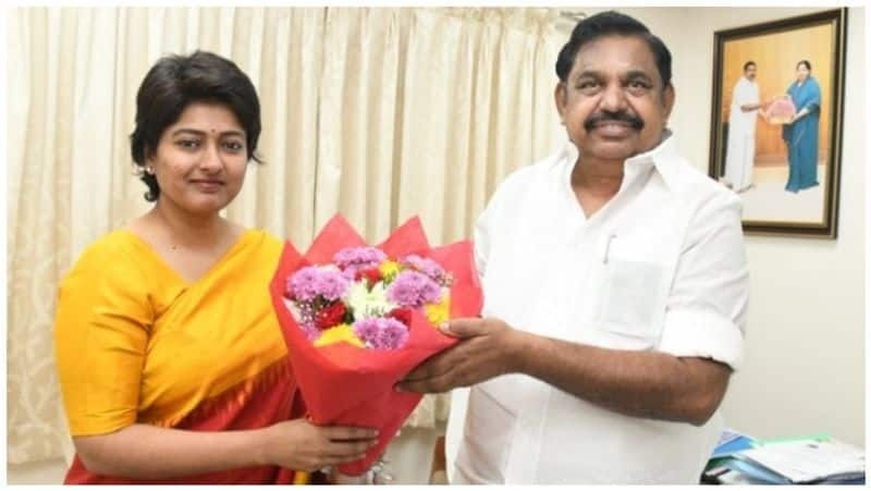 Actress and Dance master gayathr i raghuram join admk party mma