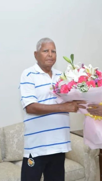 <p>पटना में एक तरफ सीएम हाउस पर नीतीश कुमार तो राबड़ी आवास में लालू प्रसाद ने अपने दल के नेताओं के साथ बैठक की।</p>
