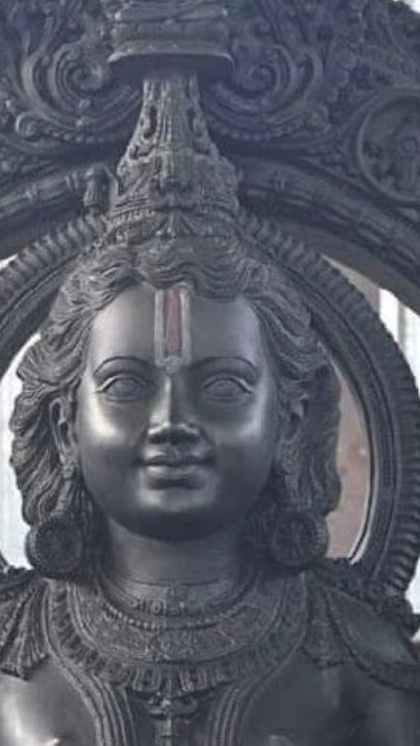 <p>22 जनवरी को राम मंदिर की प्राण प्रतिष्ठा है।भक्तों को दिन का बेसब्री से इंतजार है। इसी बीच प्राण प्रतिष्ठा से पहले रामलला की भव्य तस्वीर सामने आई हैं। जिसने हर किसी का मन मोह लिया।</p>

<p> </p>
