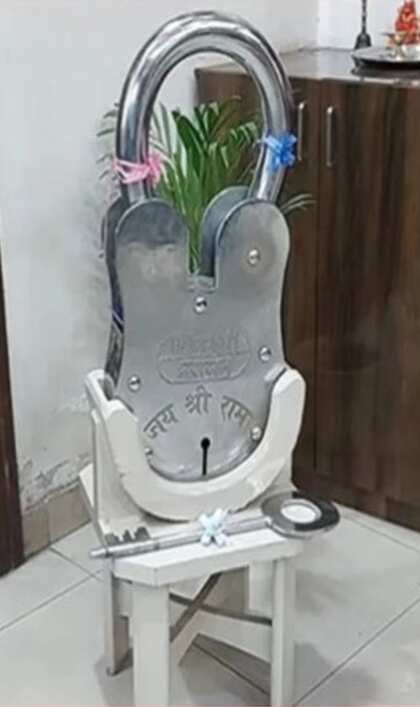 ताला बनाने में सत्यप्रकाश की पत्नी और बेटे ने किया सहयोग