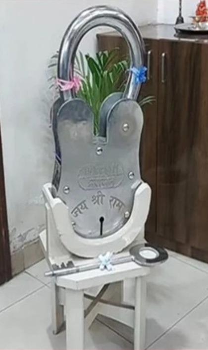 <p>इस अद्भुत ताले को सत्यप्रकाश शर्मा, उनकी पत्नी रुक्मणि देवी और बेटे महेश चंद ने मिलकर बनाया है।</p>
