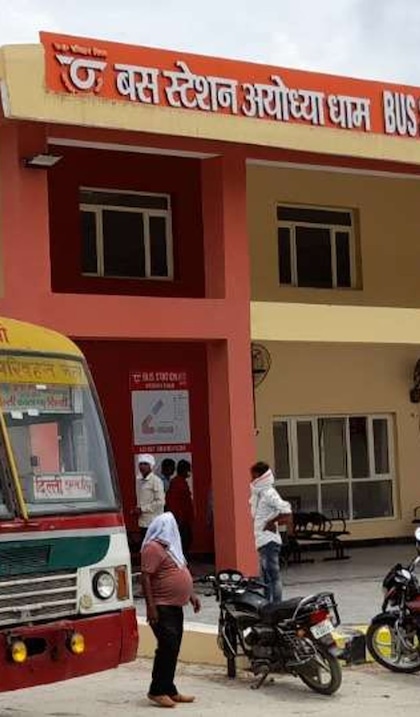 <p>22 जनवरी को रामलला की प्राण प्रतिष्ठा के बाद रोडवेज की ओर से लखनऊ से अयोध्या जाने के लिए 80 बसों का संचालन किया जाएगा।</p>

