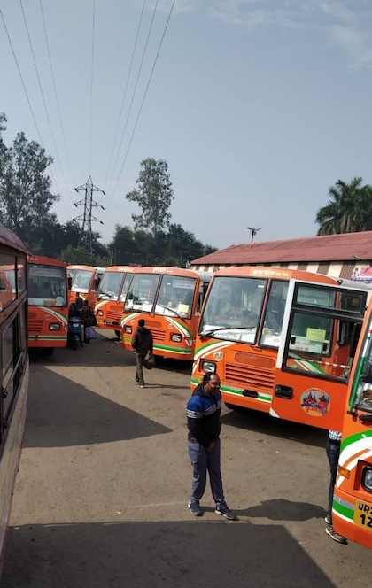 <p>अयोध्या राम मंदिर दर्शन के लिए जाने वालों को बस के लिए इंतजार नहीं करना पड़ेगा। प्रदेश की राजधानी लखनऊ से हर आधे घंटे पर यात्रियों को बस सुविधा मिलेगी। </p>
