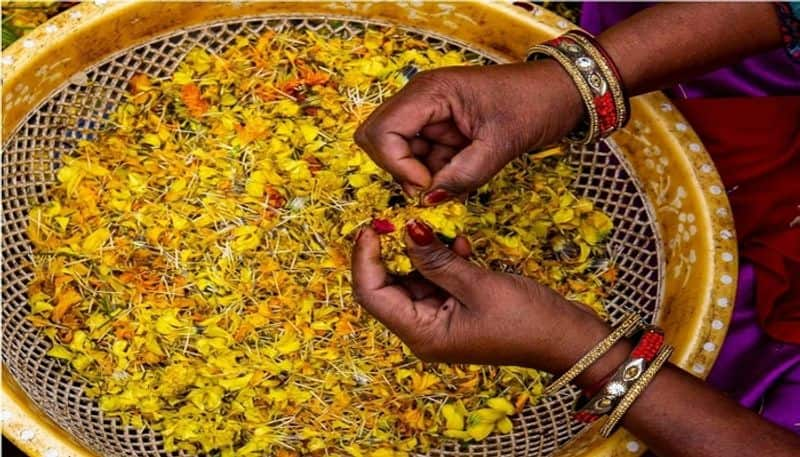 Ayodhya : Incense sticks making with flower waste, an innovative experiment in temple town - bsb