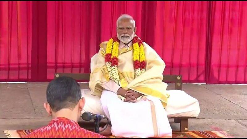 pm narendra modi listened kamba ramayanam in srirangam ranganathar temple in trichy vel